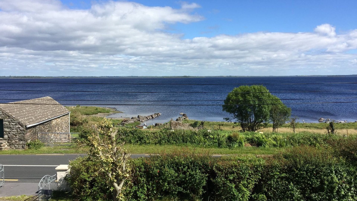 Tourmakeady Cottage | Lakeside Lough Mask shore