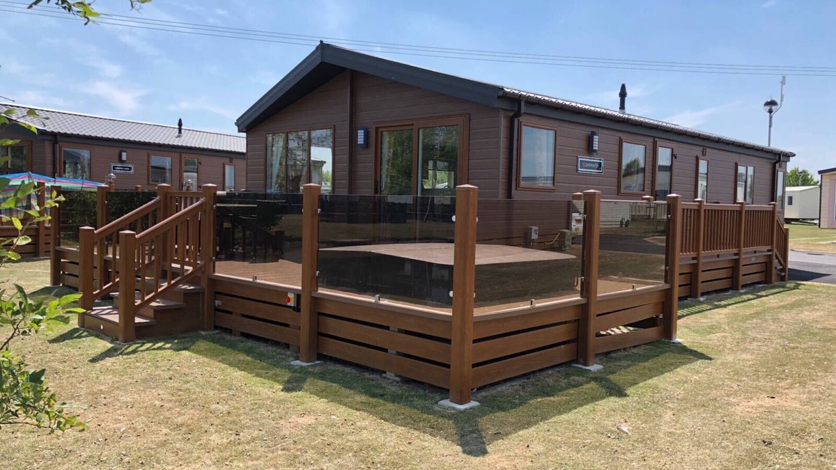 Tattershall Cabin | Lakeside Luxury Lodge, 3 Bedrooms, Private Fishing Jetty, Hot Tub