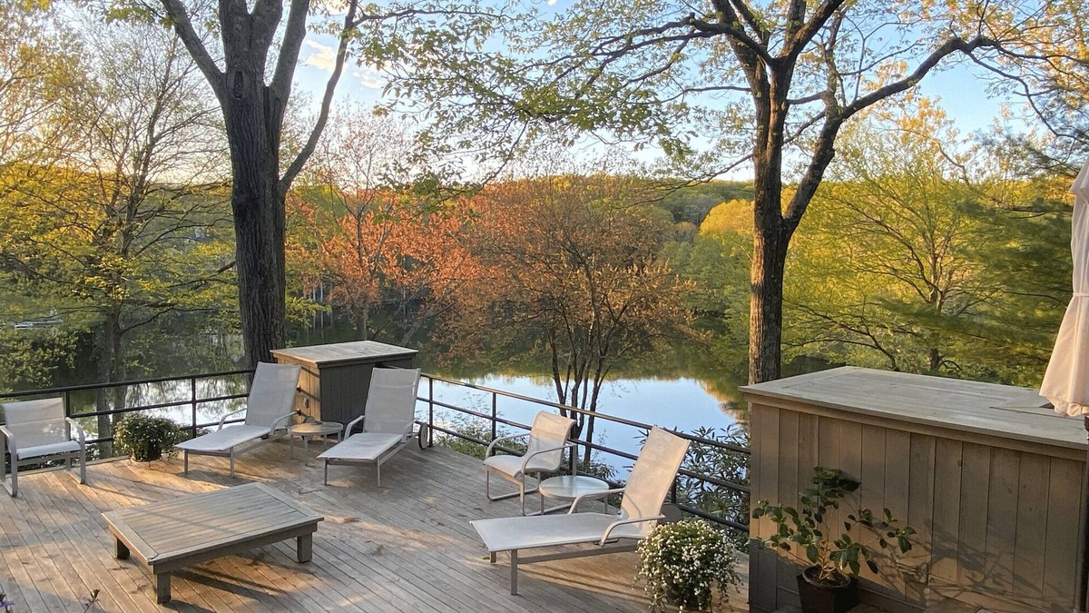 Bedford House | Lakeside luxury, nestled in nature -1 hr north of NYC