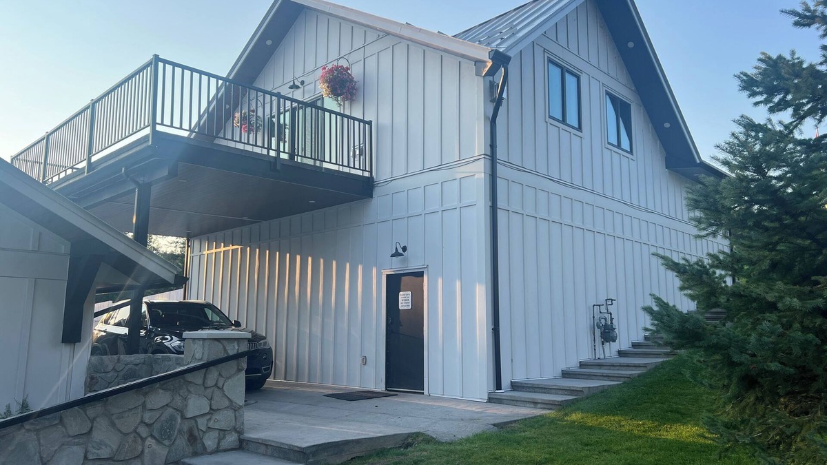 Lac La Hache Cottage | Lakeside Luxury Retreat in Lac La Hache – Dock, Boat launch, & Stunning Views!