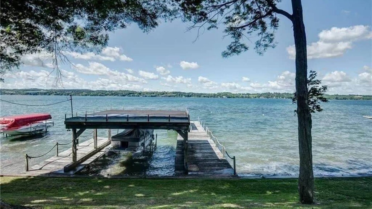 Skaneateles House | Lakeside Luxury Retreat- 5 Bedroom home with expansive Skaneateles lake frontage