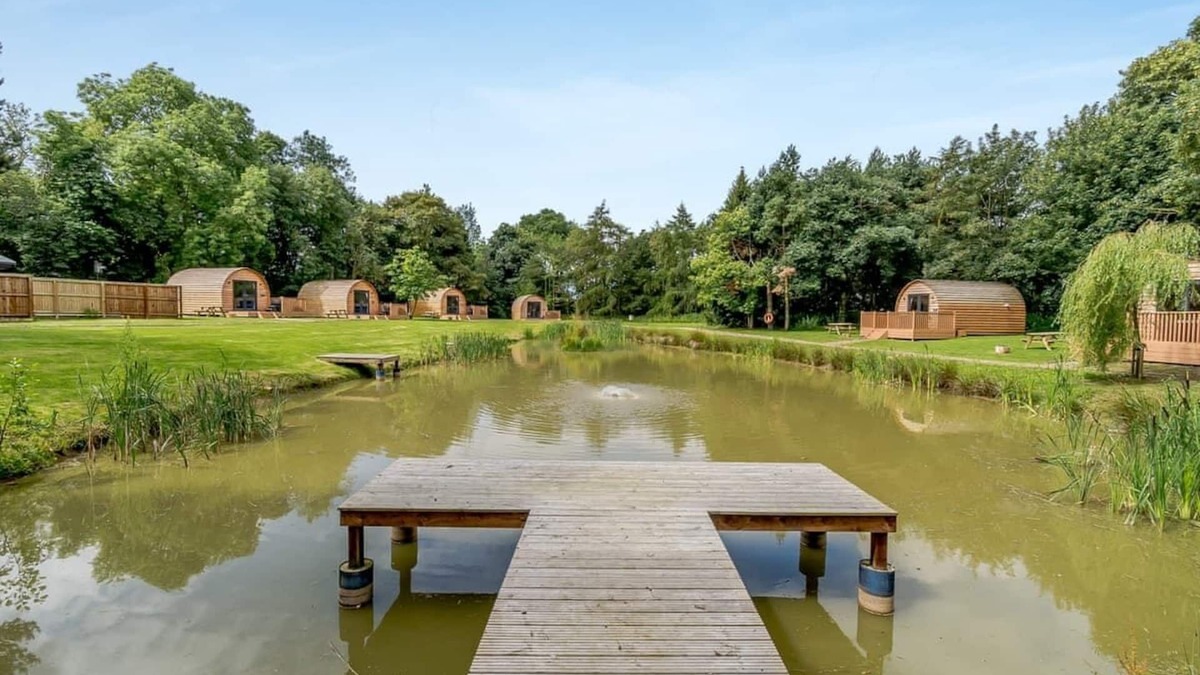 Cayton Ski Chalet | Lakeside Micro Lodge