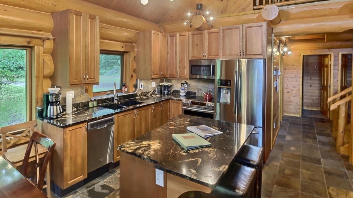 Gold Bridge Ski Chalet | Lakeside Mountain Chalet- Tyaughton (Tyax) Lake