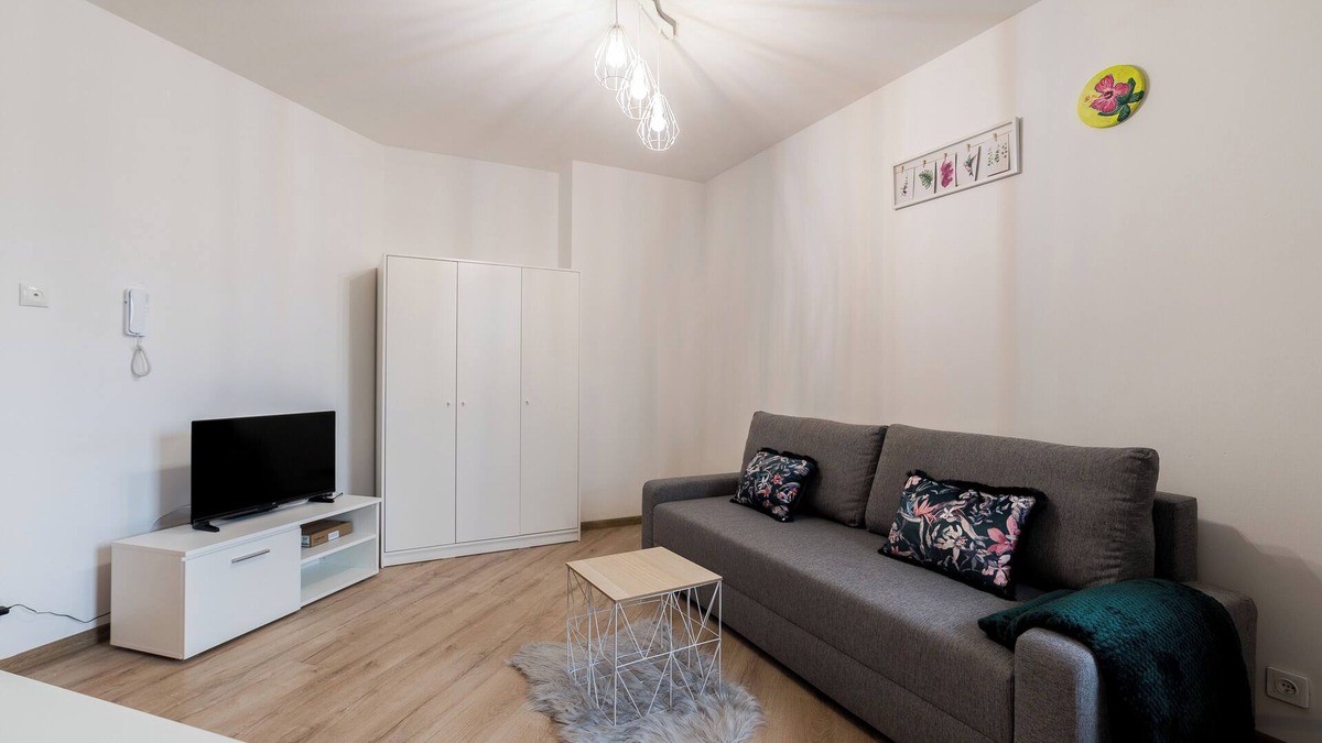Poznan Apartment | Lakeside Nature Escape Studio