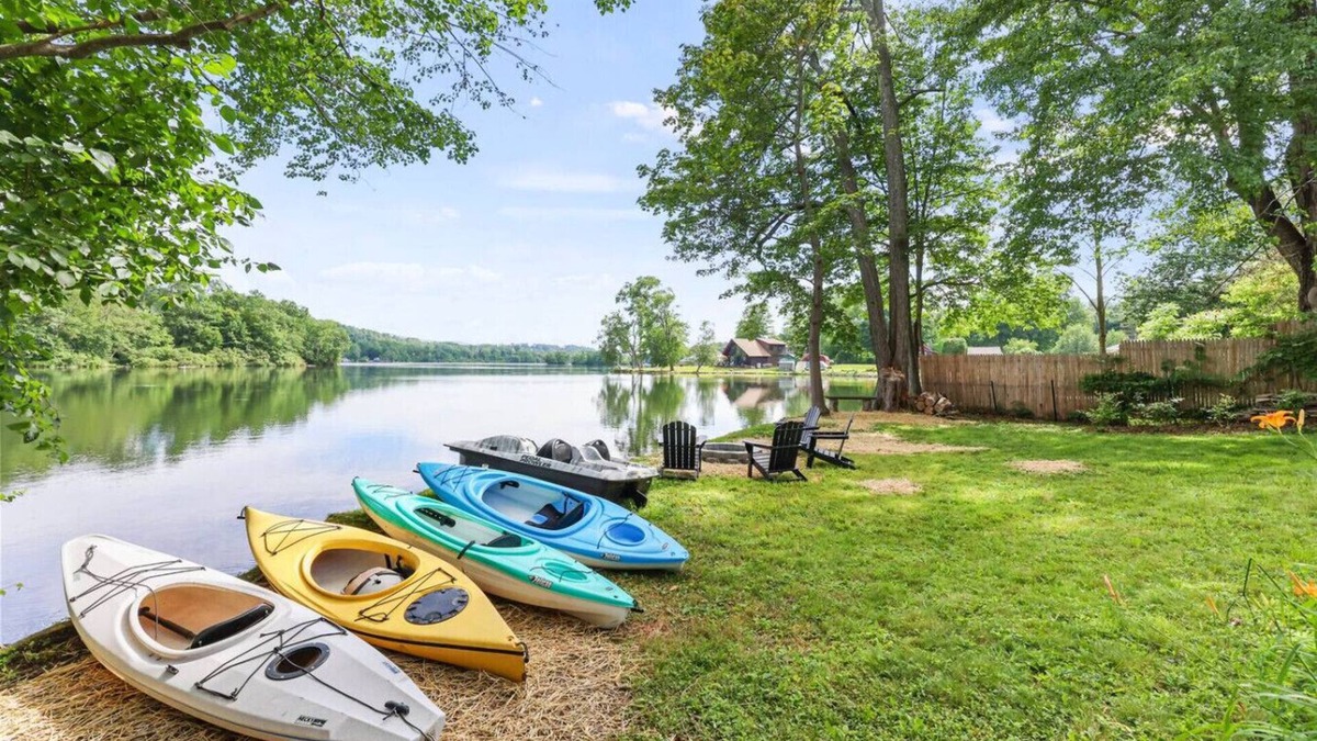 Cheshire House | Lakeside Oasis w/Kayaks & Charm
