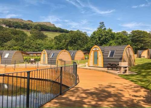 Saddleworth House | Lakeside Pods - pets welcome