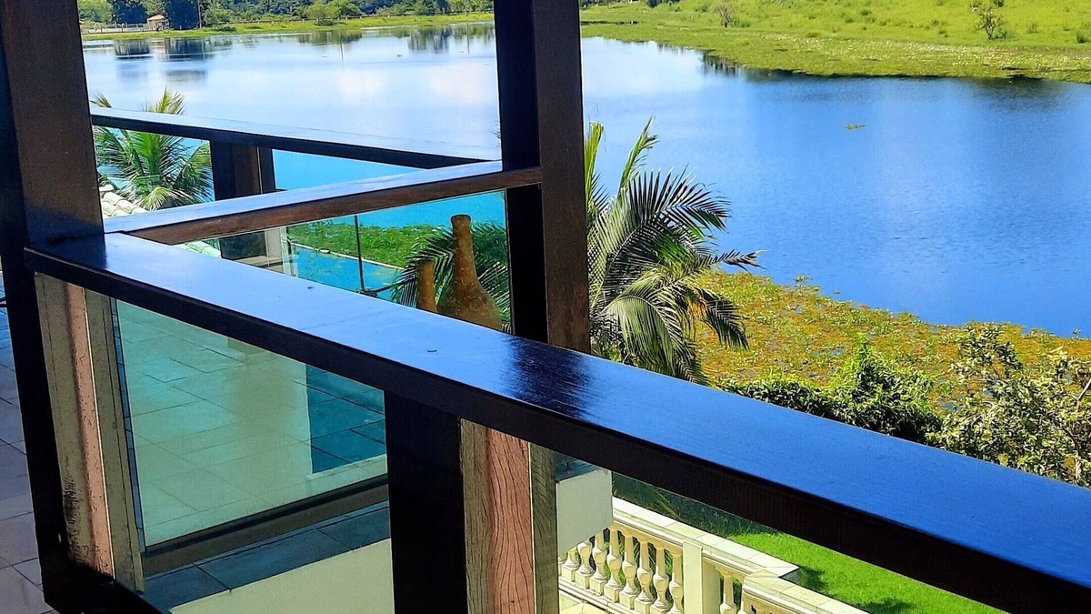 Aguas de Sao Pedro House | Lakeside retreat with stunning views and close to Thermas Water Park
