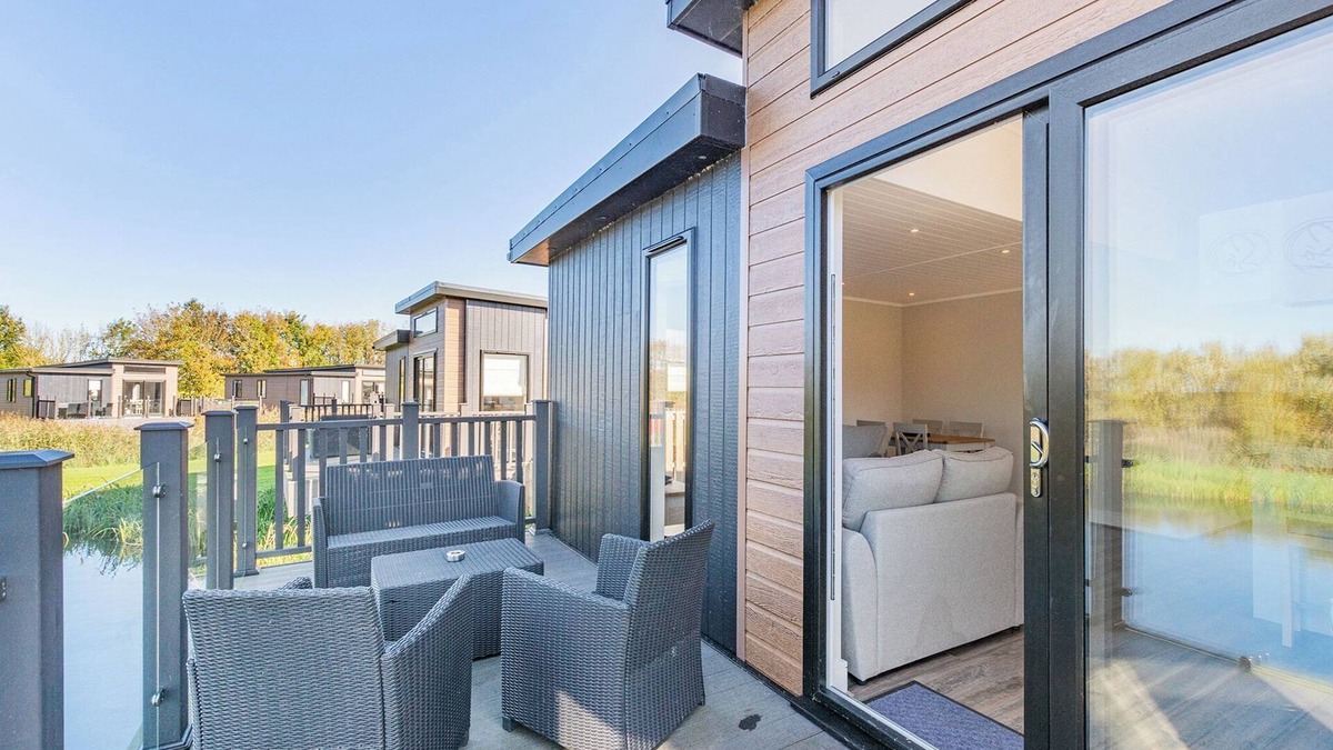 Poulton-le-Fylde Ski Chalet | Lakeside Retreat VIP