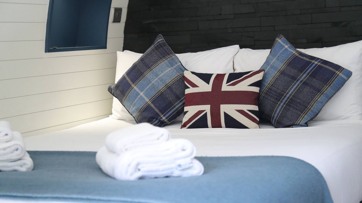 Aldborough Apartment | Lakeside Retreat (Deer's Glade)