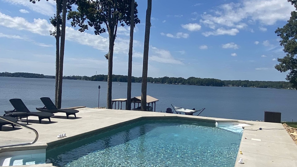Greenwood County House | Lakeside Retreat Entire House Inground pool, kayaks, dock