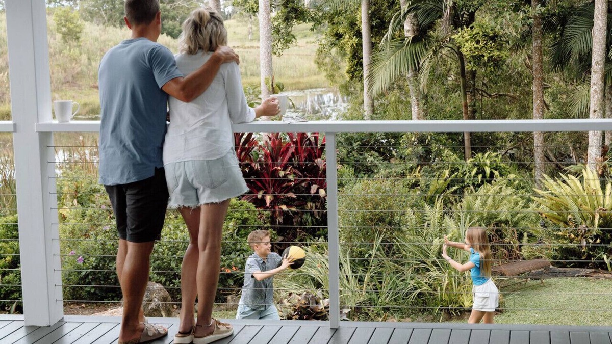 Booroobin House | Lakeside Retreat for 10 – Your Ultimate Getaway