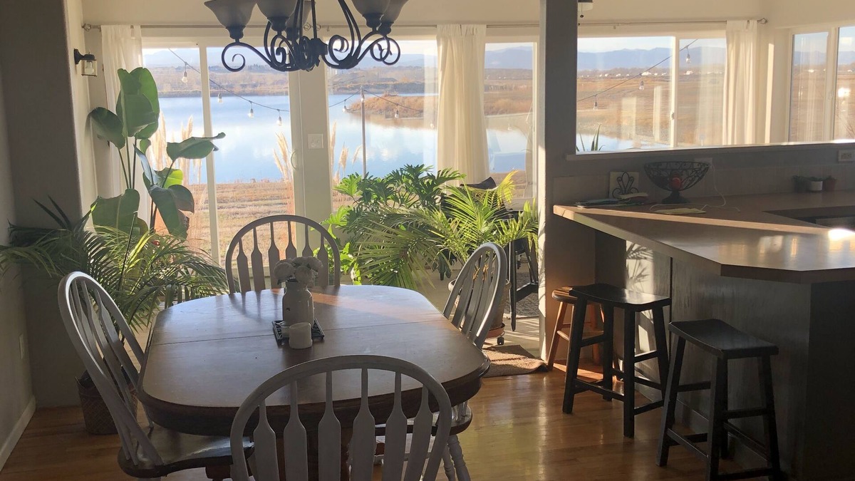 Windsor House | Lakeside retreat home in Windsor