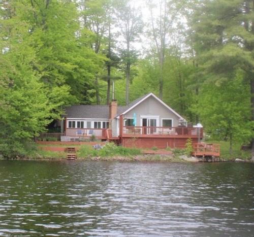 Rindge House | Lakeside Retreat - HOT TUB, Swimming, Boats