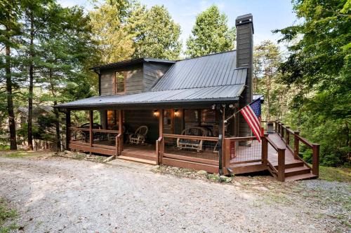 Walnut Mountain House | Lakeside Retreat Hot Tub Fishing Hiking