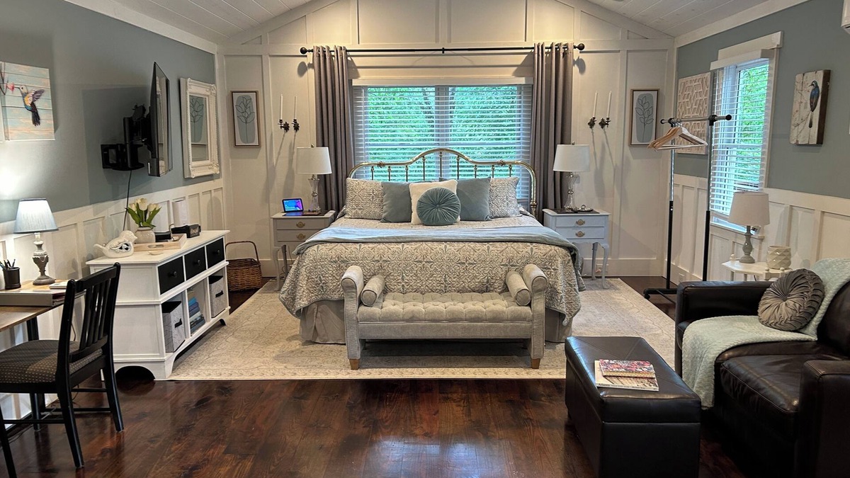 Dawsonville Cottage | Lakeside Retreat Lake Lanier-Great hiking, wineries, and more!Book now for fall!