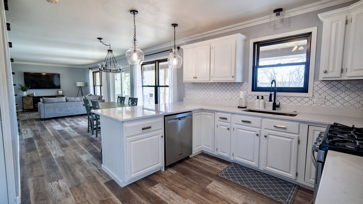 Faribault Cabin | Lakeside Retreat on 2 acres, Fire Pit, Large Deck, King Bed, Bunk Room, Modern
