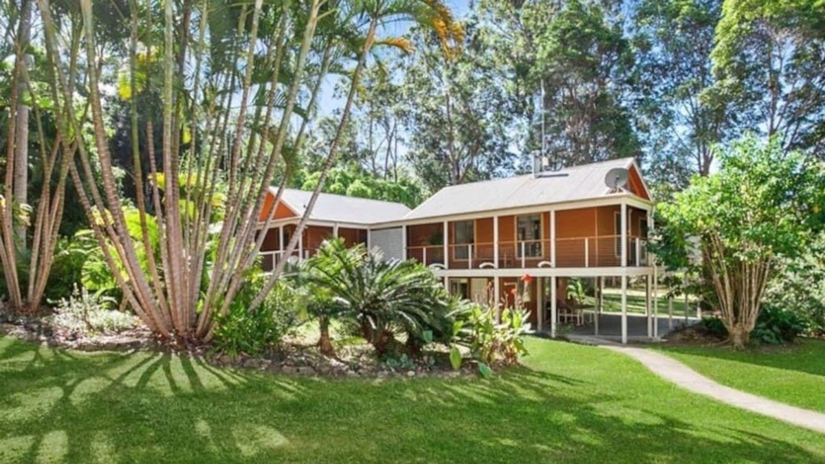 Cootharaba House | Lakeside Retreat Summ