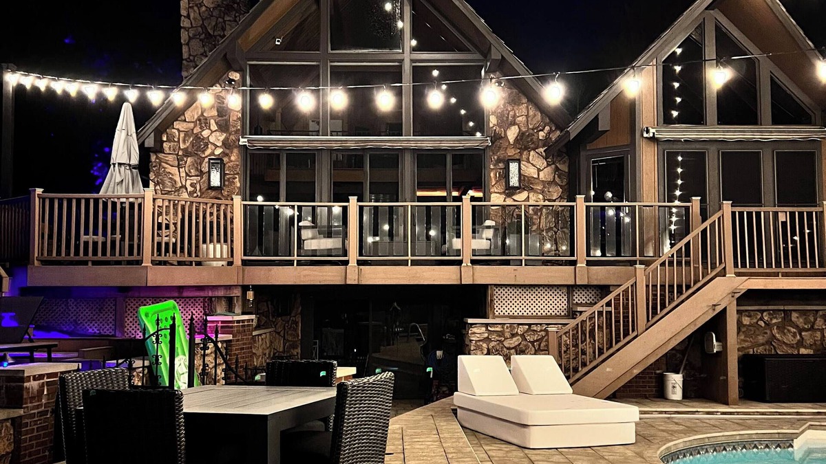 Graymont House | Lakeside Retreat with Swimming Pool!