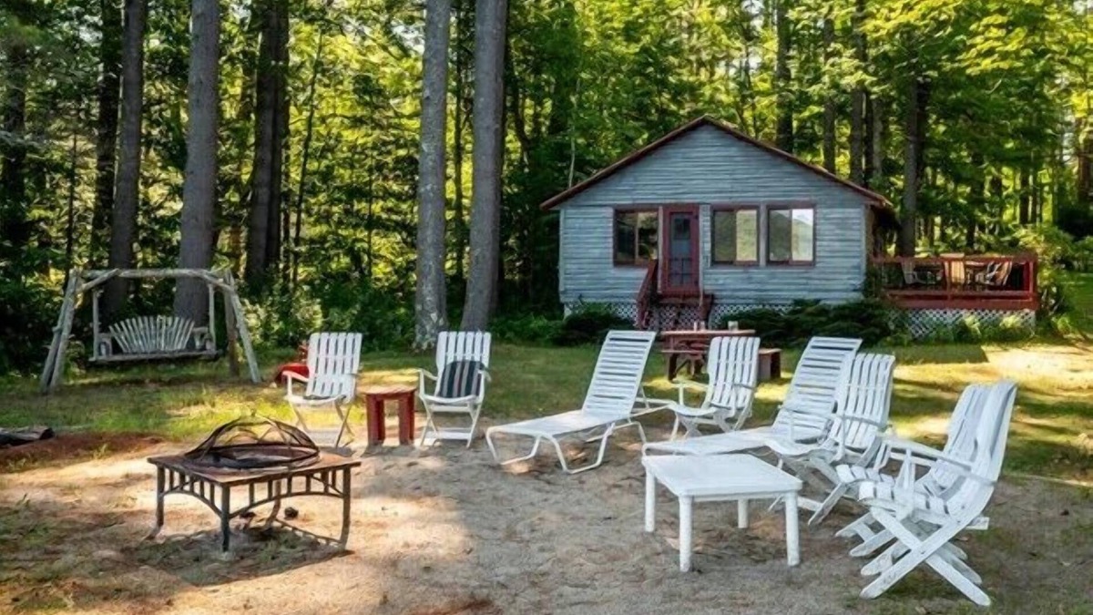 Moultonborough Cabin | Lakeside rustic cabin sleeps 6 on Lake Kanasatka