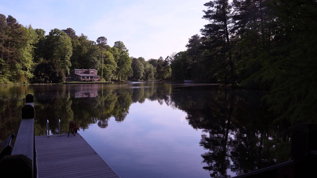 Felton Apartment | Lakeside Smoke-Free Studio with dock, canoe, wifi, HDTV, & Chromecast