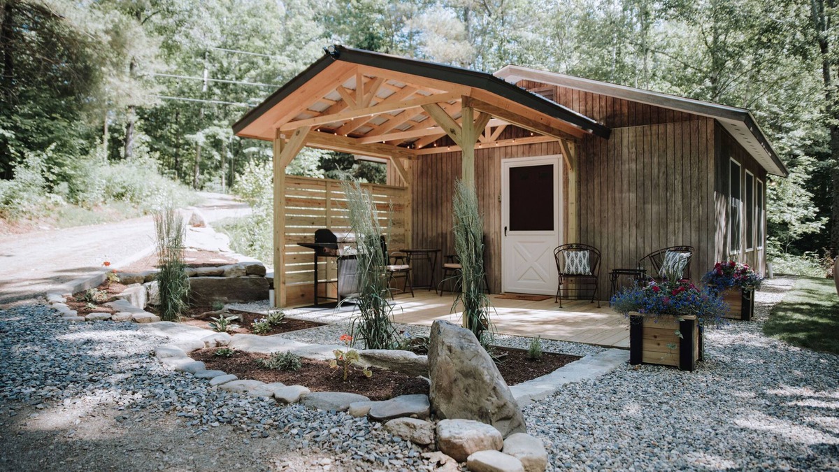 Liberty Cottage | Lakeside Studio Cottage with Lake Access and Dock