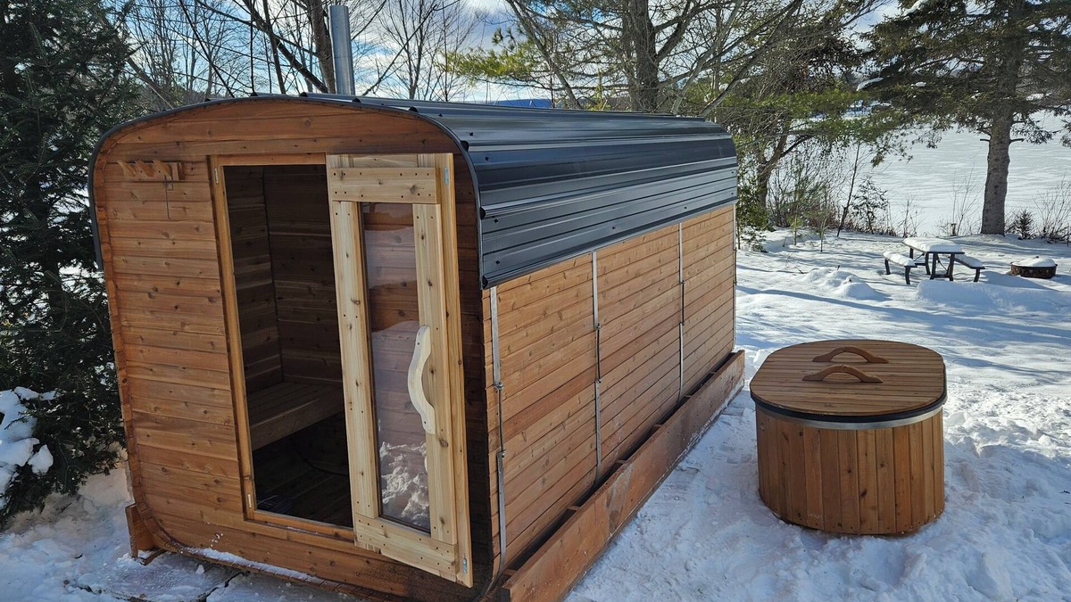 Lac-Cayamant Ski Chalet | Lakeside Therapy waterfront cottage on Lac Cayamant
