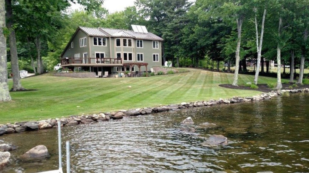 Purgatory House | Lakeside Vacation Home