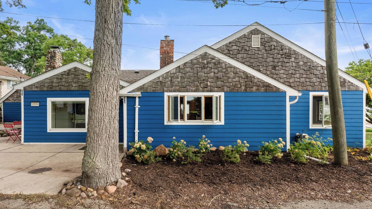 White Lake House | Lakeside Views Hot Tub Pet-Friendly