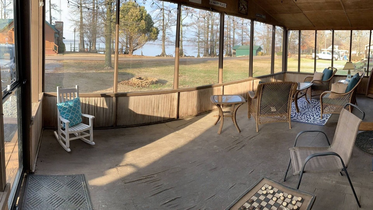 Wynnburg Cabin | Lakeside View Lodge overlooking beautiful Reelfoot Lake