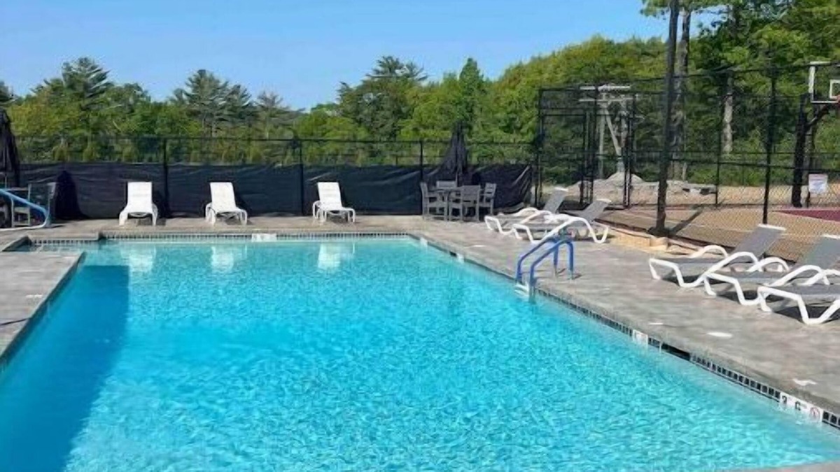 Weirs Beach Condo | Lakeview 1Bedroom w Kitchen Pool Hot Tub Concerts Fire Pit Hiking Weirs Beach