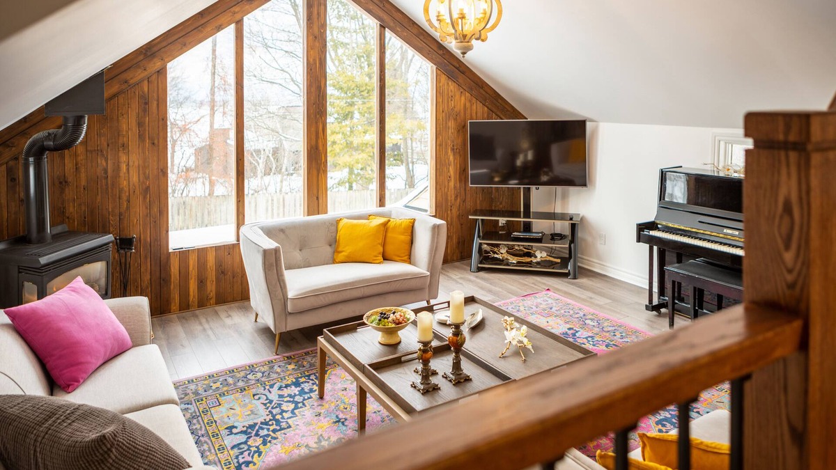 Jacksons Point Cottage | Lakeview 3-Story Family Cottage | 4BR Retreat in Georgina