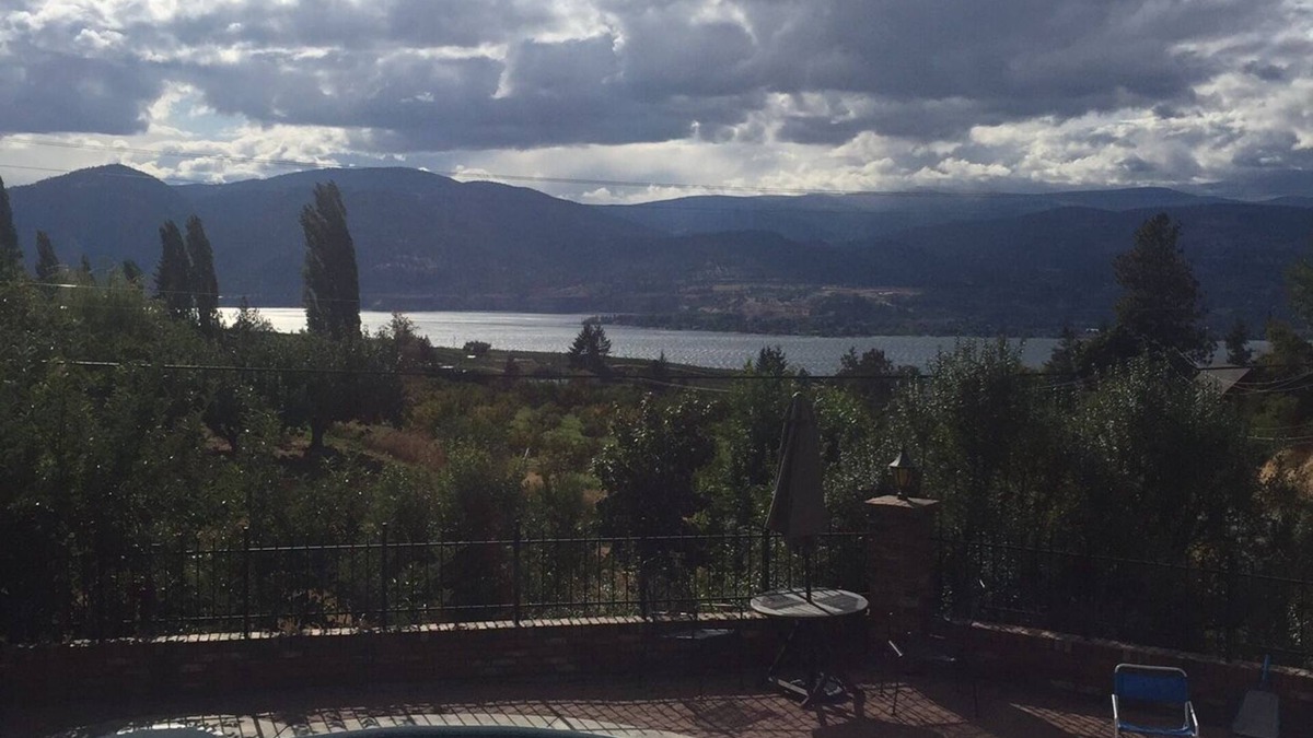 Okanagan-Similkameen House | Lakeview 5 bedroom home with pool in wine country