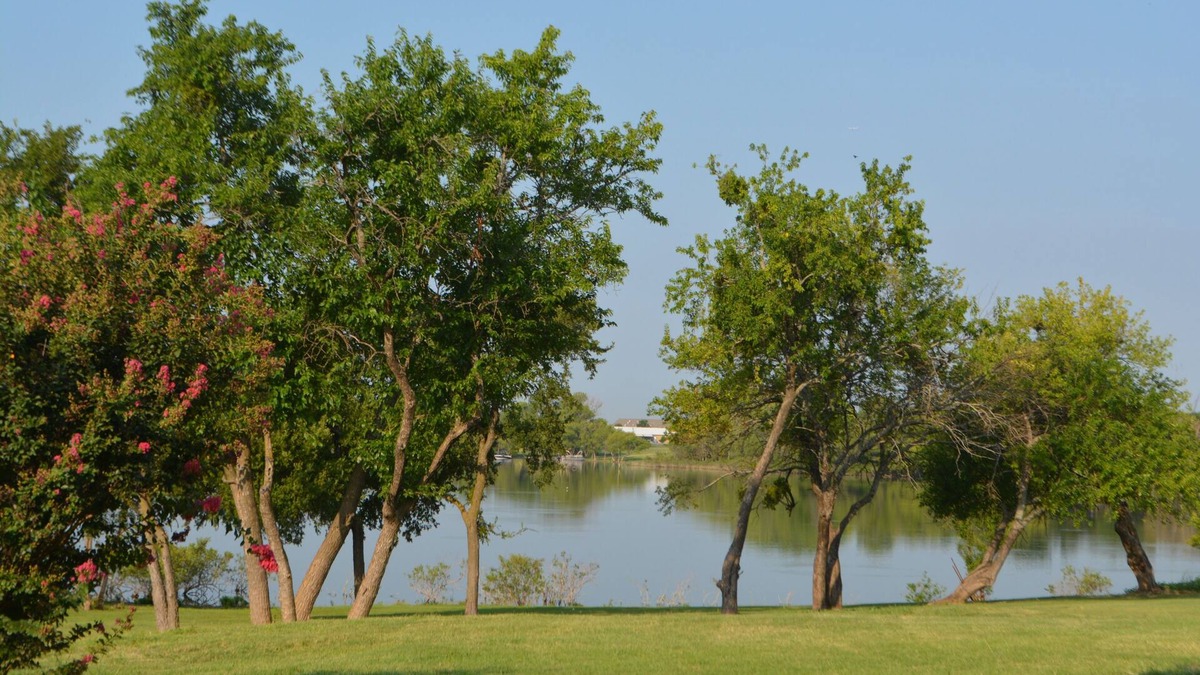 Frisco House | Lakeview and Access. Temporary Housing or Long Term