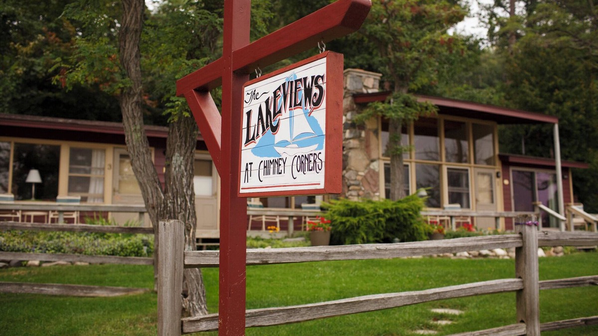 Lake Township Apartment | Lakeview Apartment #2 at Chimney Corners Resort