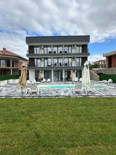 Veles Hotel | Lakeview Apartments