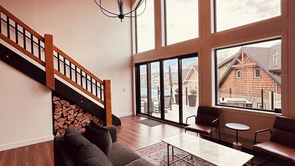 East Kootenay House | Lakeview Cabin.Private Beach.Walking Distance to Downtown