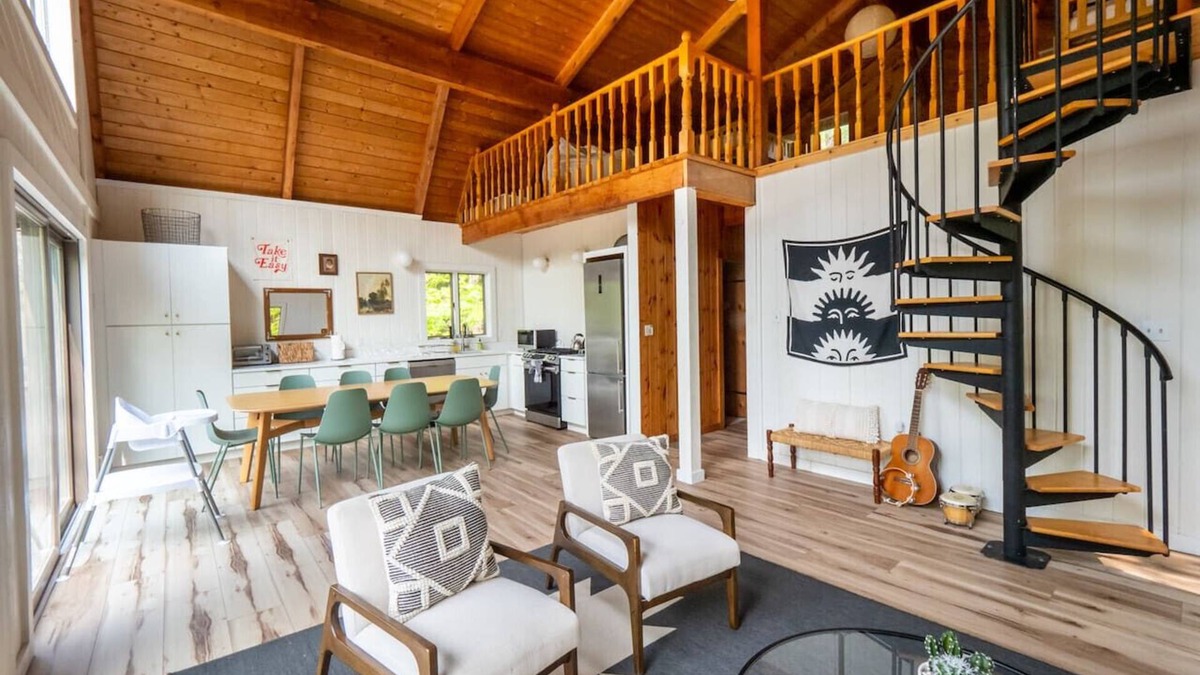 Tolland House | Lakeview Cottage on Otis Reservoir