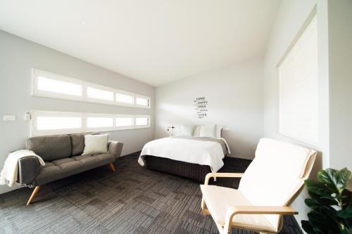 Curlewis Hotel | Lakeview Hideaway