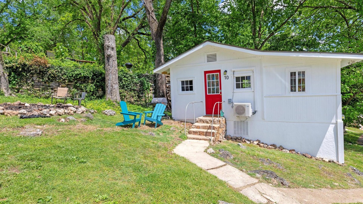 Rockaway Beach Cottage | Lakeview Historic Rockaway Beach Cottage - Boat Ramp