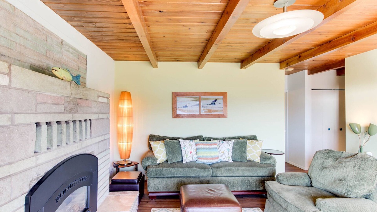 East Hope House | Lakeview Home with Private Hot Tub, Washer and Dryer, Cable, and Scenic Deck
