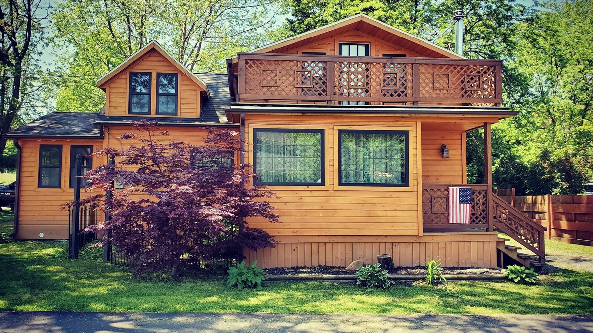 Silver Creek Cabin | LAKEVIEW Hot Tub Retreat Near Wineries!