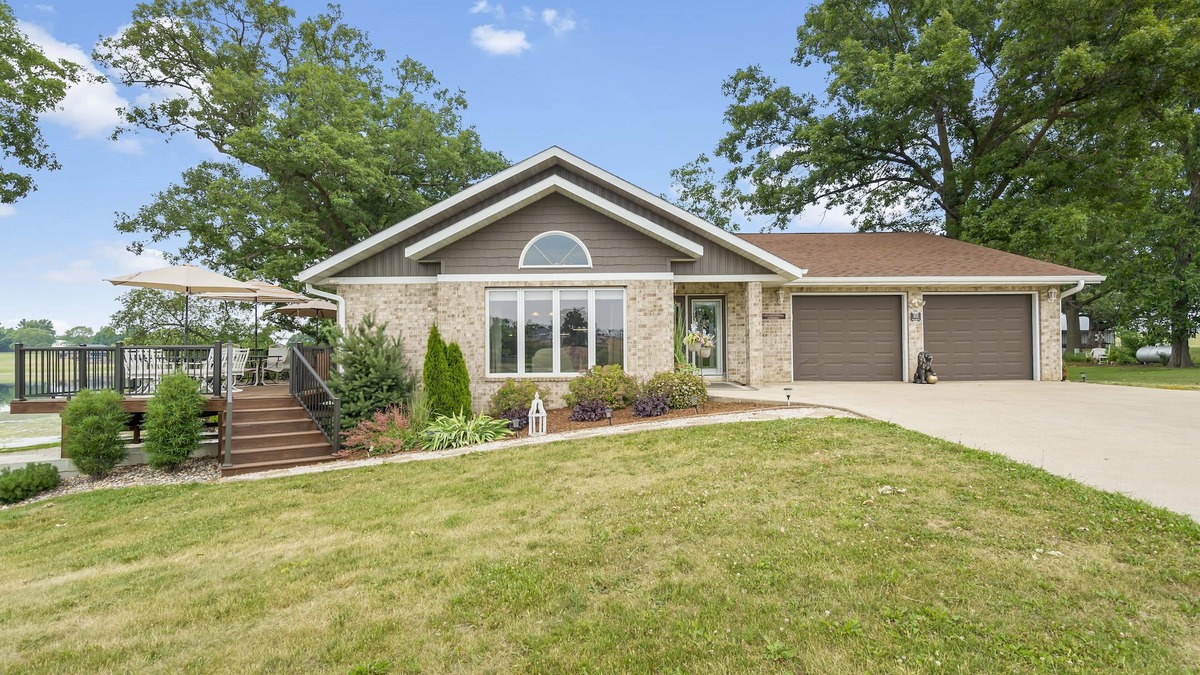 Delhi House | Lakeview Living - MAIN LIVING - Vacation home rental
