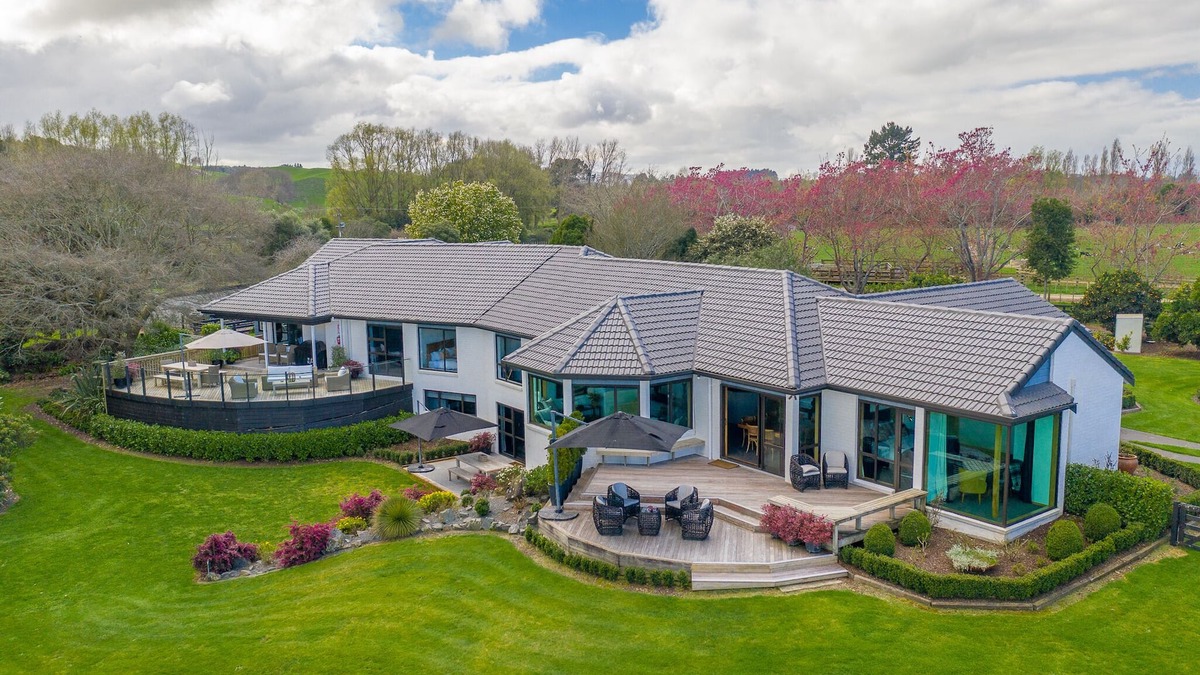 Karapiro Cabin | Lakeview Lodge Karapiro - Bijou Hamptons