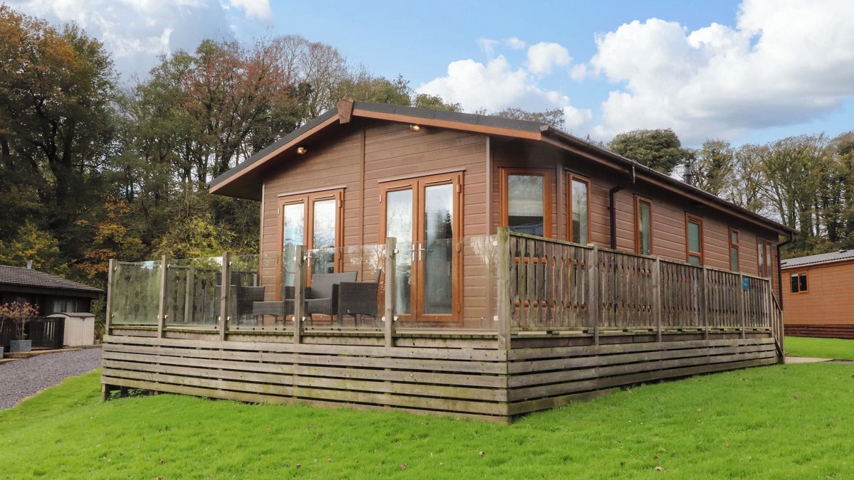 Knott End-on-Sea Cottage | LAKEVIEW LODGE, pet friendly, with a garden in Garstang