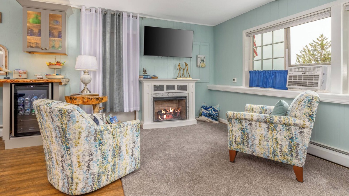 Escanaba Apartment | Lakeview Lodge