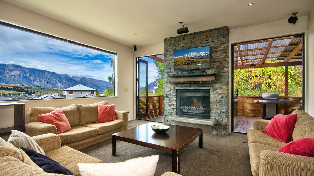 Queenstown House | Lakeview Lodge with Stunning Views