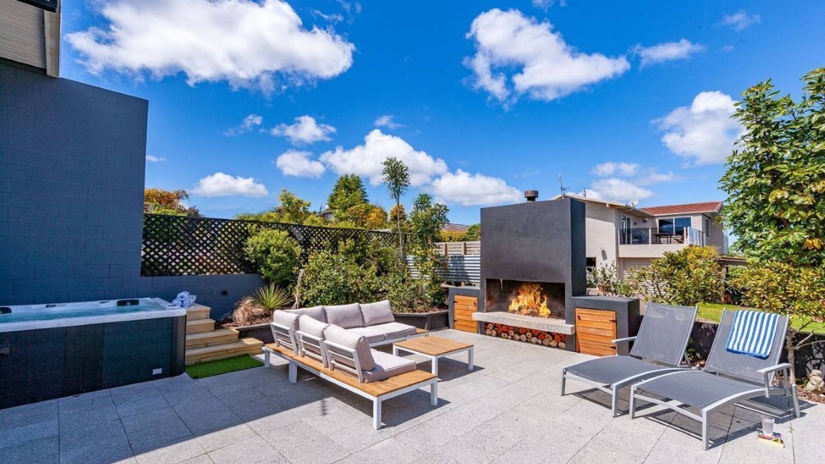 Hilltop House | Lakeview Lookout Taupo Central