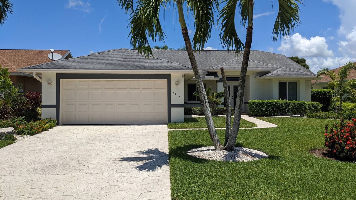 Crown Pointe House | Lakeview, Minutes from Beach & 5th Avenue!