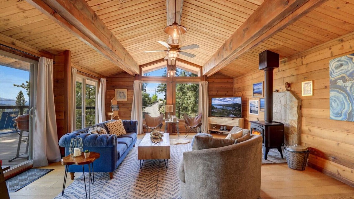 Lincoln Park House | Lakeview Mountain Escape | Hot Tub-Deck-Sleeps 10