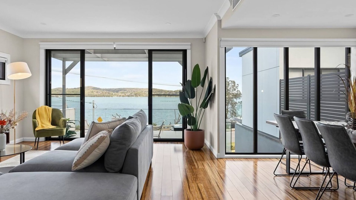 Speers Point House | Lakeview Oasis on The Esplanade